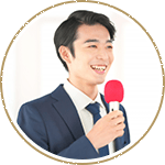 インタビュアー